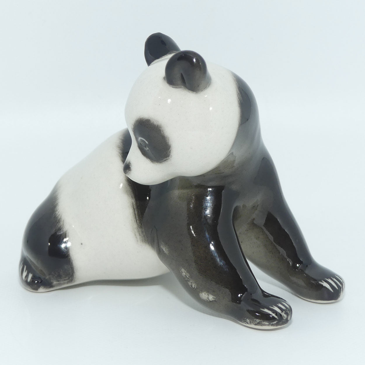 lomonosov-russia-baby-panda-figure-1