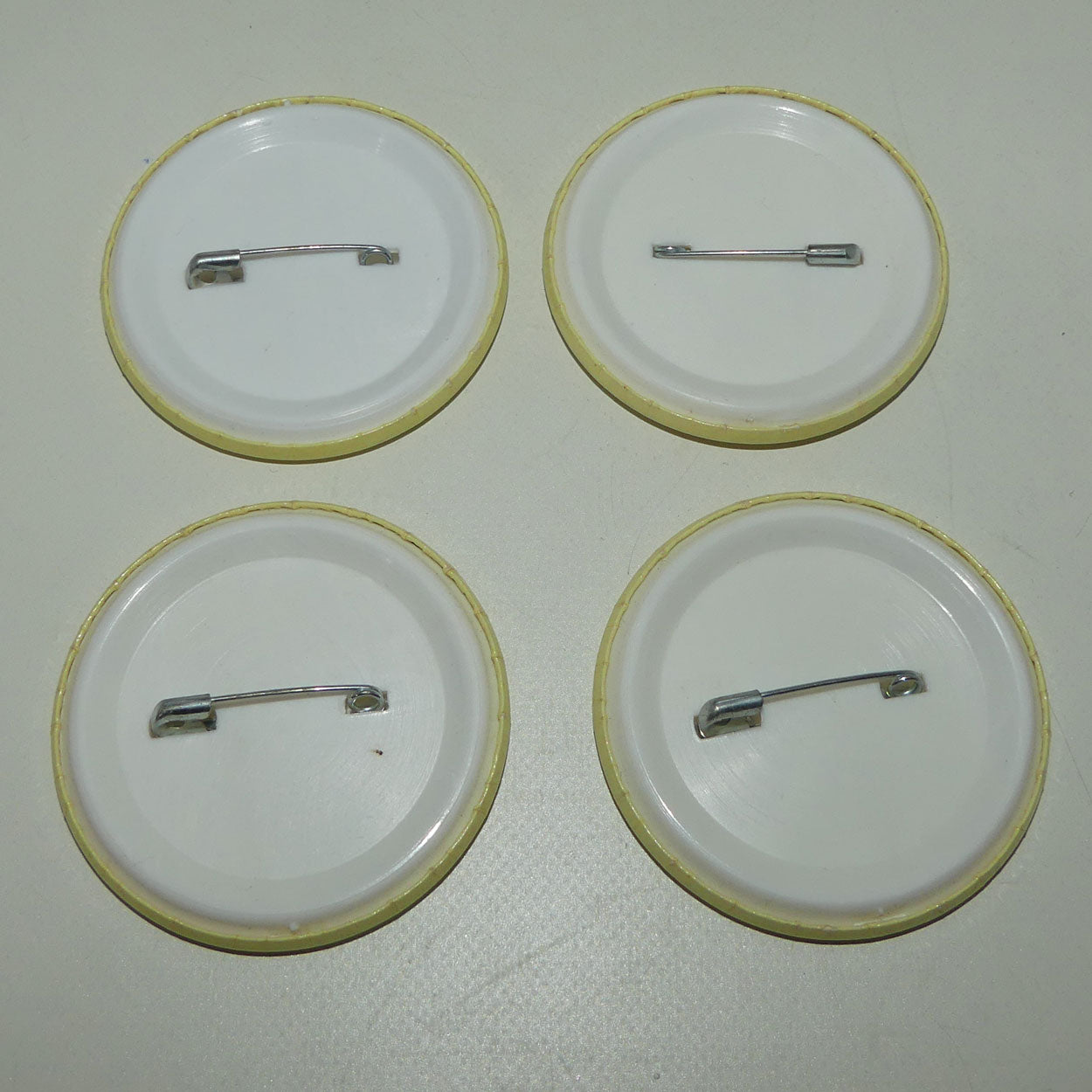 royal-doulton-bunnykins-collectors-bunnykins-2000-badges-4