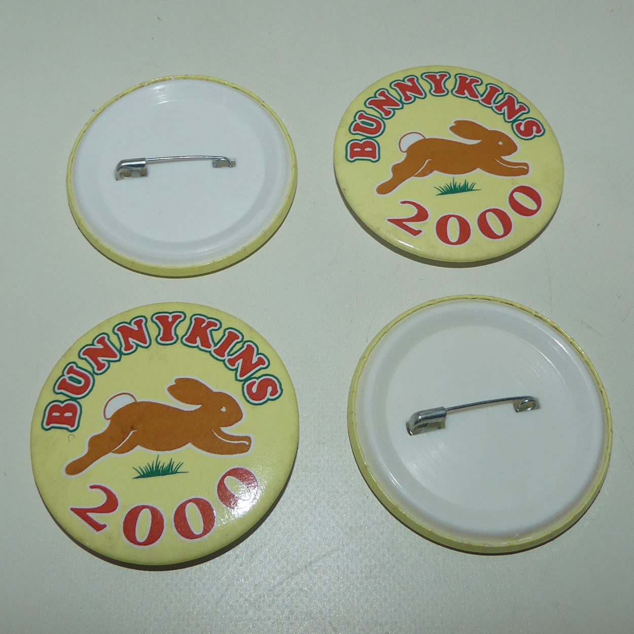 royal-doulton-bunnykins-collectors-bunnykins-2000-badges-4