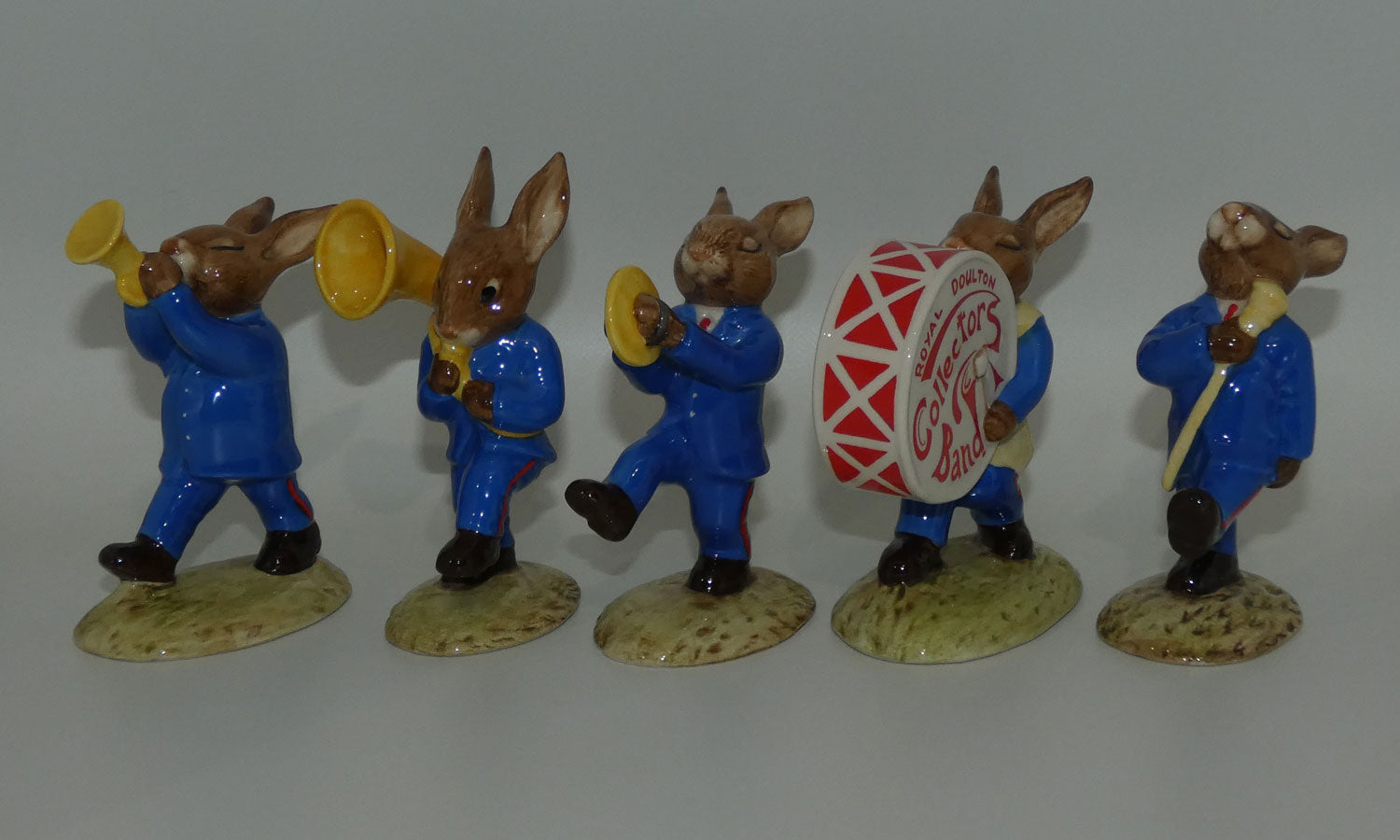 db86-90-royal-doulton-bunnykins-blue-oompah-band-set