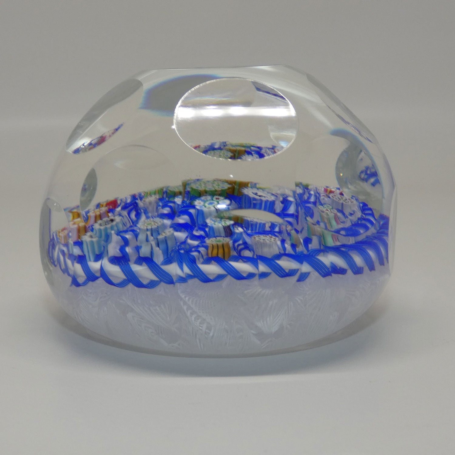 john-deacons-scotland-facetted-magnum-barbers-pole-paperweight