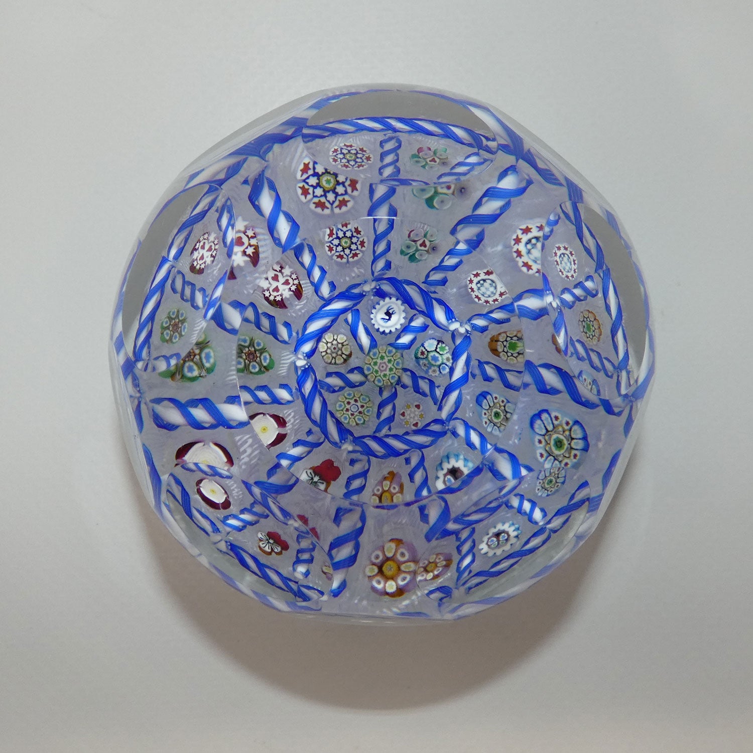 john-deacons-scotland-facetted-magnum-barbers-pole-paperweight