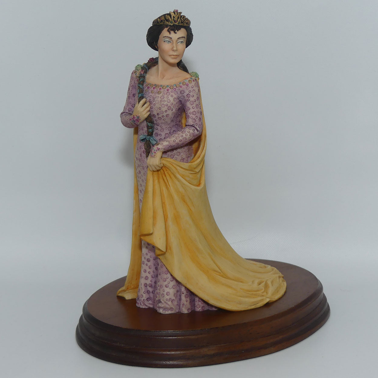 border-fine-arts-scotland-legend-of-king-arthur-figurine-ka02-guinevere