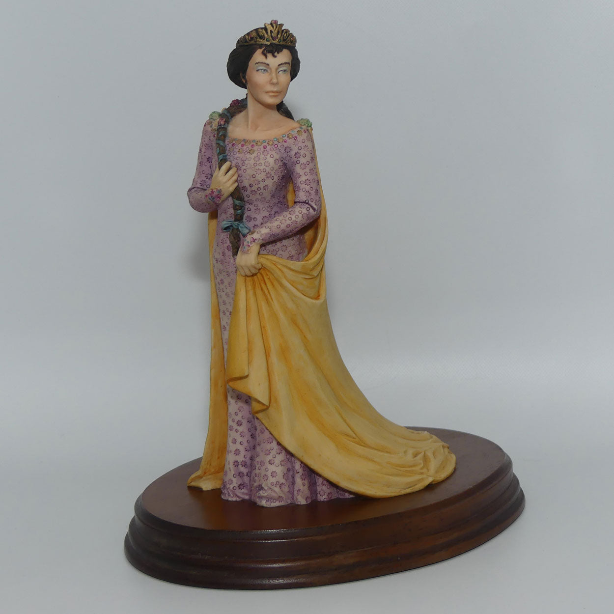 border-fine-arts-scotland-legend-of-king-arthur-figurine-ka02-guinevere