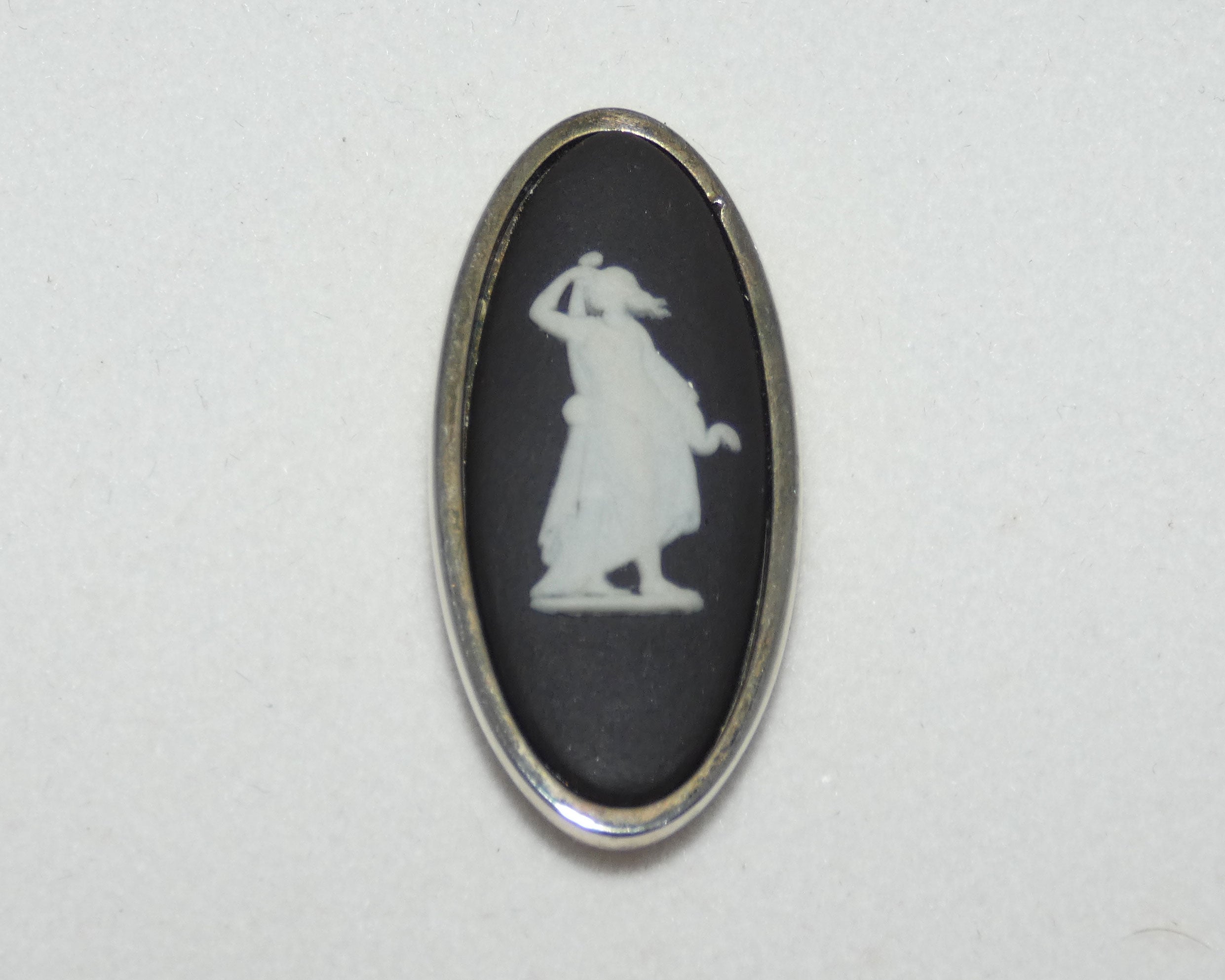 wedgwood-jasper-white-on-black-tie-pin-boxed