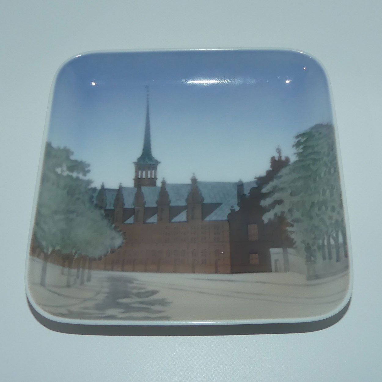 bing-and-grondahl-square-tray-borsen