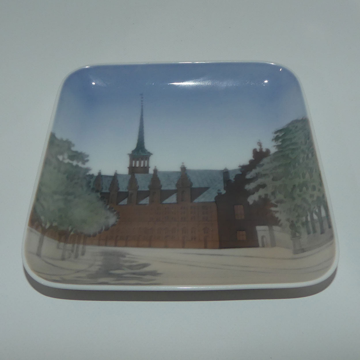 bing-and-grondahl-square-tray-borsen