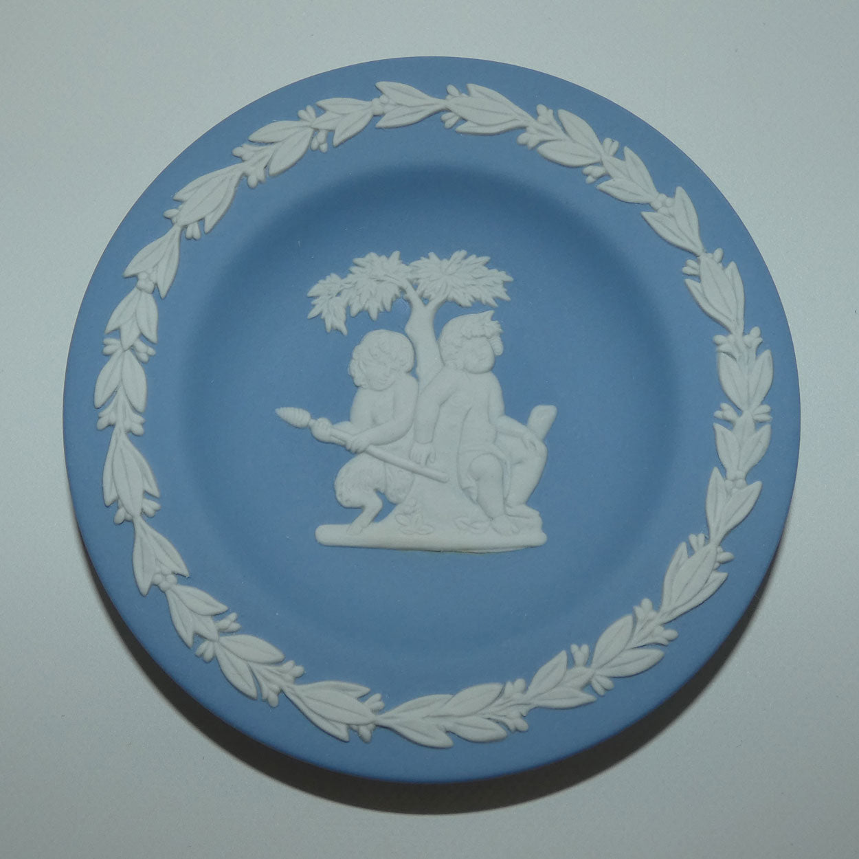 wedgwood-jasper-bacchanalian-boys-miniature-plate-1