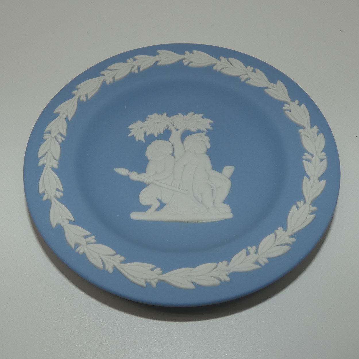wedgwood-jasper-bacchanalian-boys-miniature-plate-1