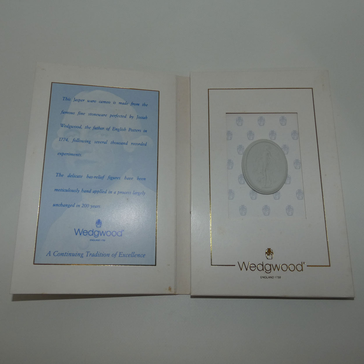 wedgwood-jasper-cameo-collectors-card-white-oval