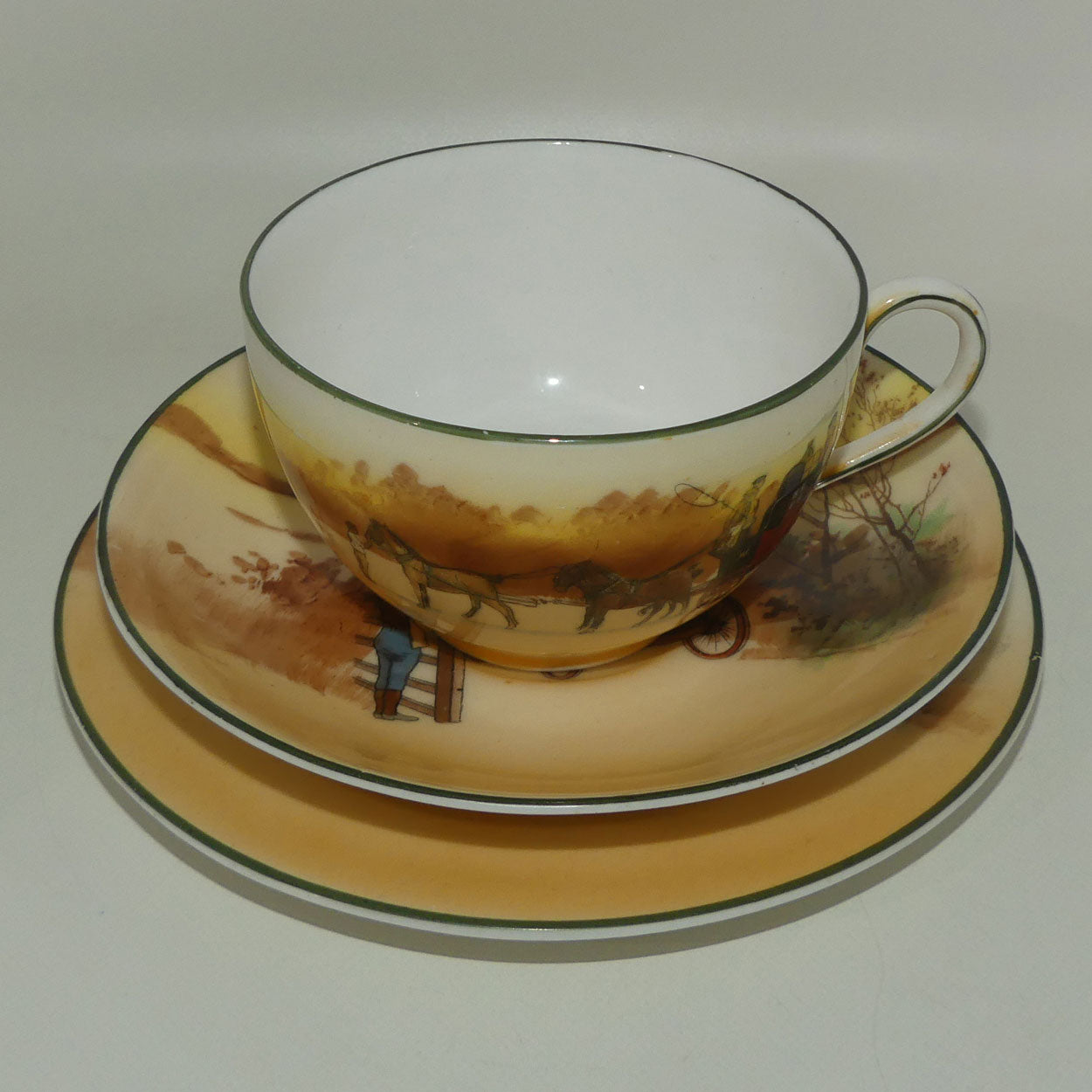 royal-doulton-coaching-days-cecil-shape-trio-e3804-round-plate-4