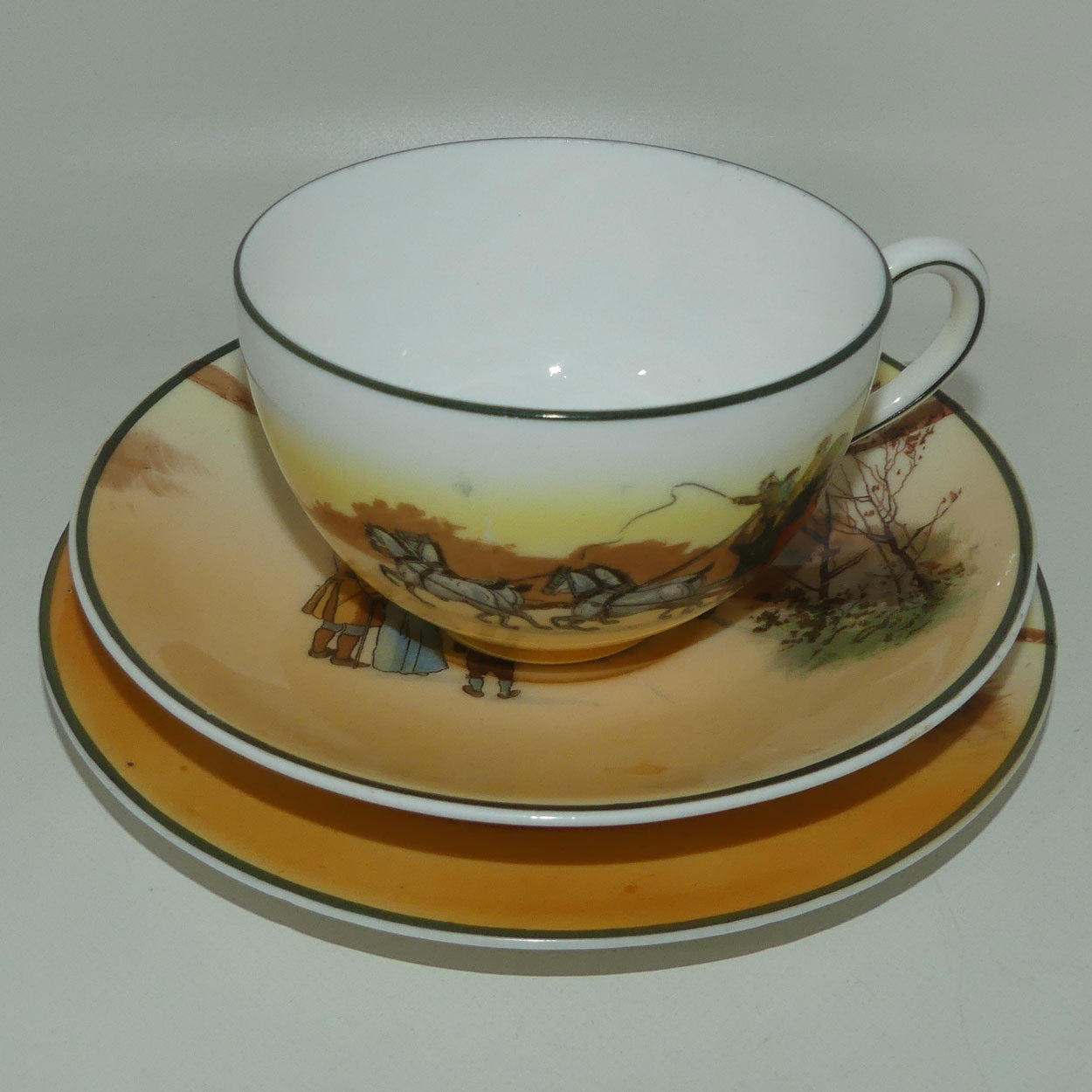 royal-doulton-coaching-days-cecil-shape-trio-e3804-round-plate-5