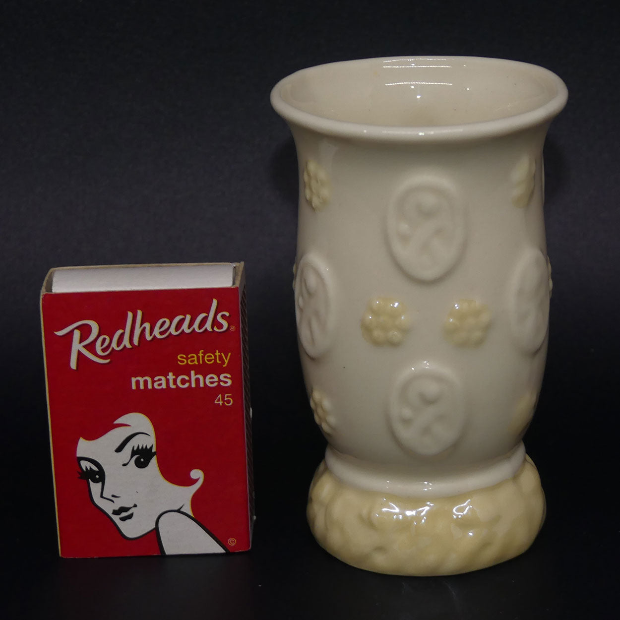 belleek-celtic-motif-vase-lustre-gold-mark