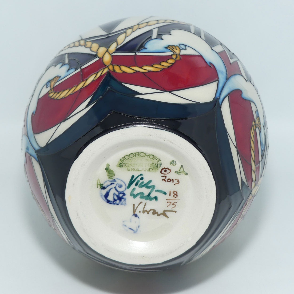 Moorcroft City of Sails Auckland 117/9 vase (Ltd Ed)