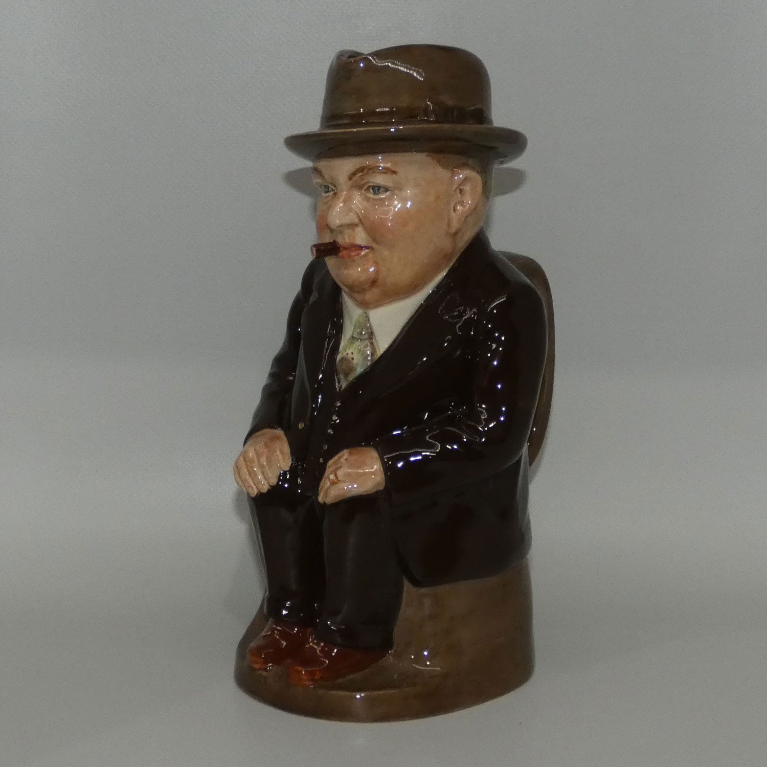 d-royal-doulton-toby-jug-cliff-cornell-brown-coat