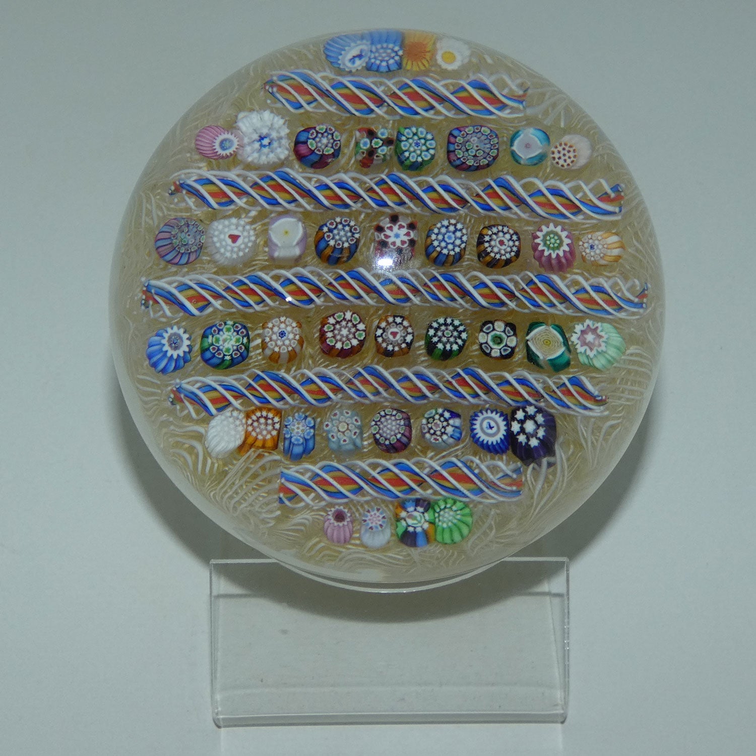 john-deacons-scotland-complex-linear-magnum-cream-paperweight