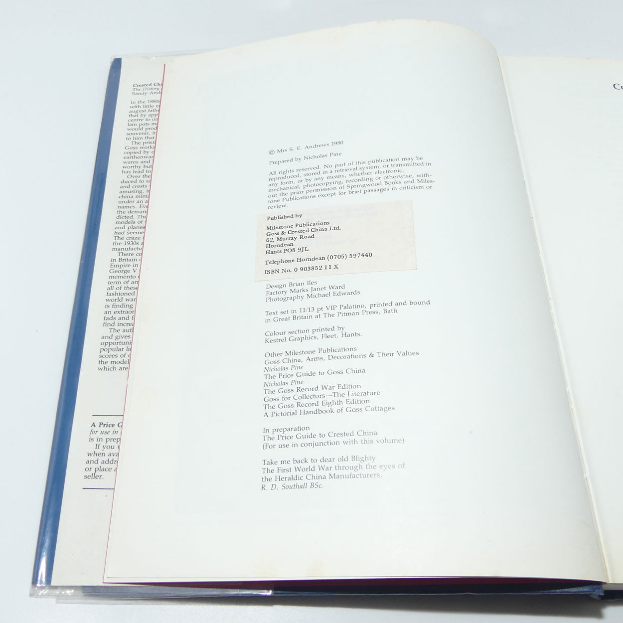 Reference Book | Crested China | The History of Heraldic Souvenir Ware | Andrews