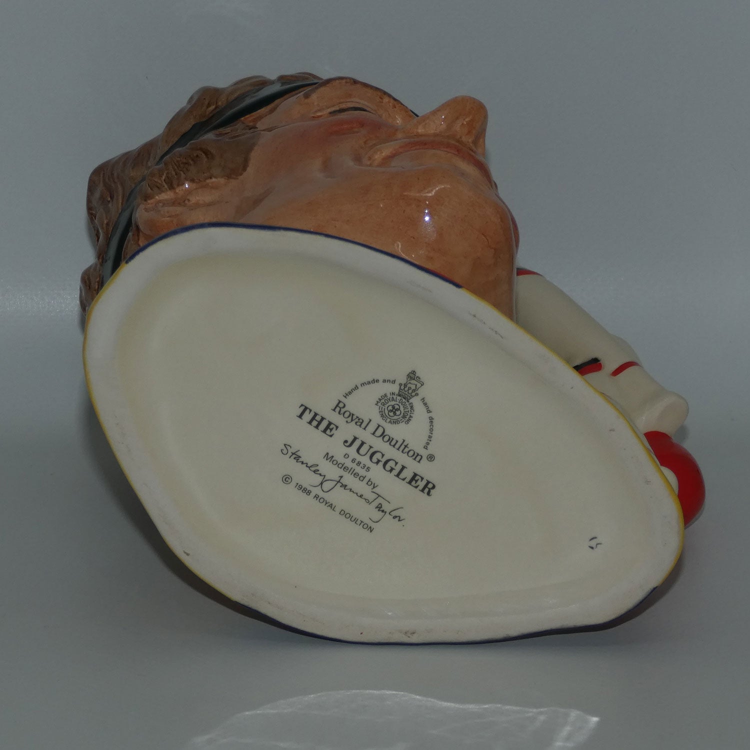 d6835-royal-doulton-character-jug-the-juggler