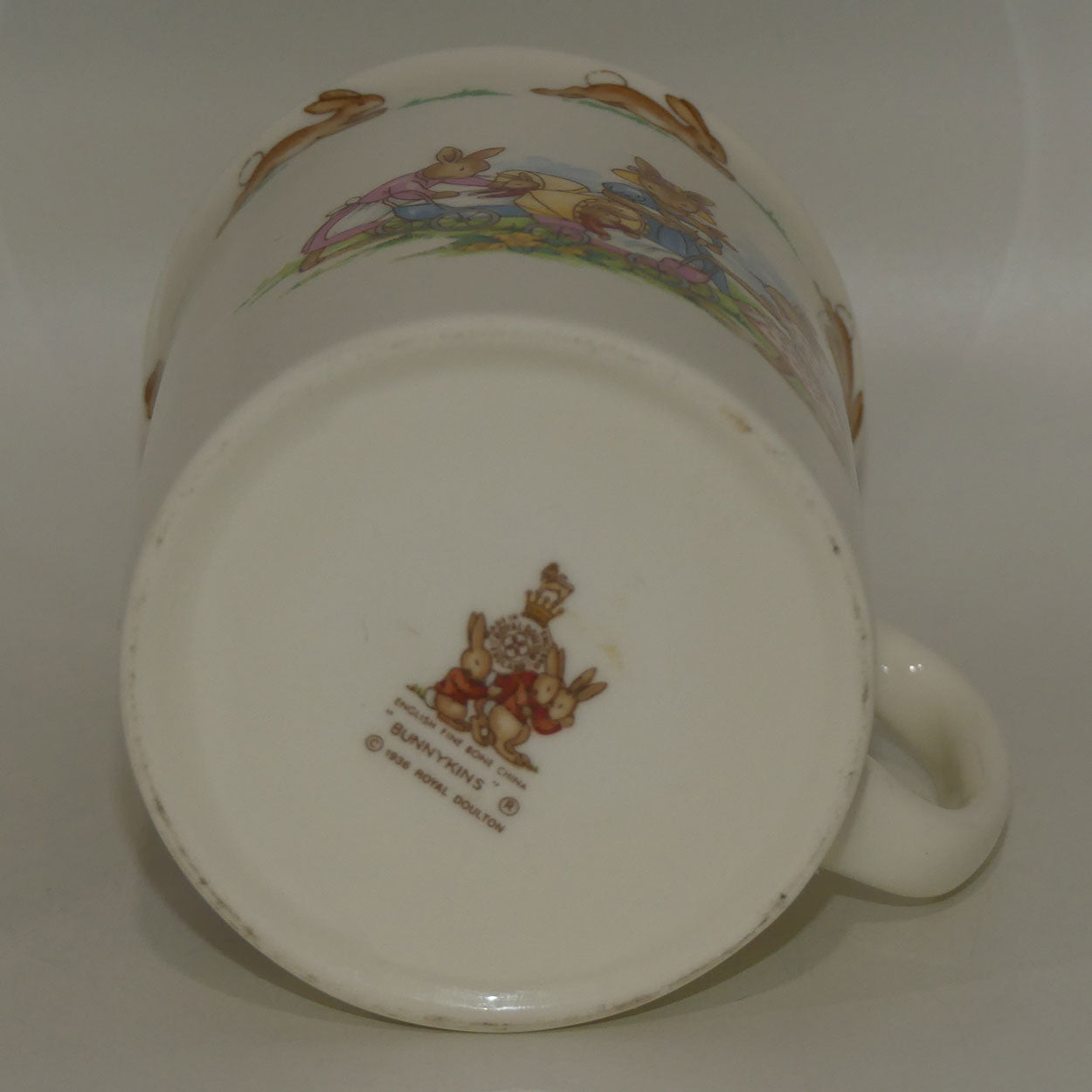 royal-doulton-bunnykins-playing-with-dolls-and-prams-malvern-beaker
