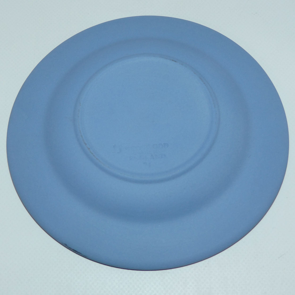 wedgwood-jasper-white-on-pale-blue-grecian-maidens-miniature-plate