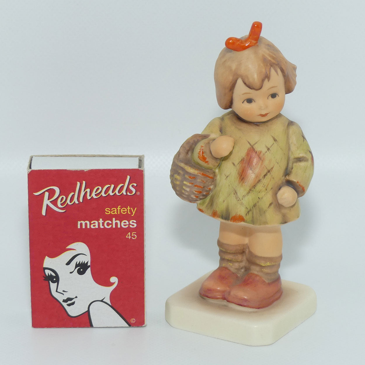 HUM0479 MI Hummel figure I Brought You a Gift | TMK6 | #2