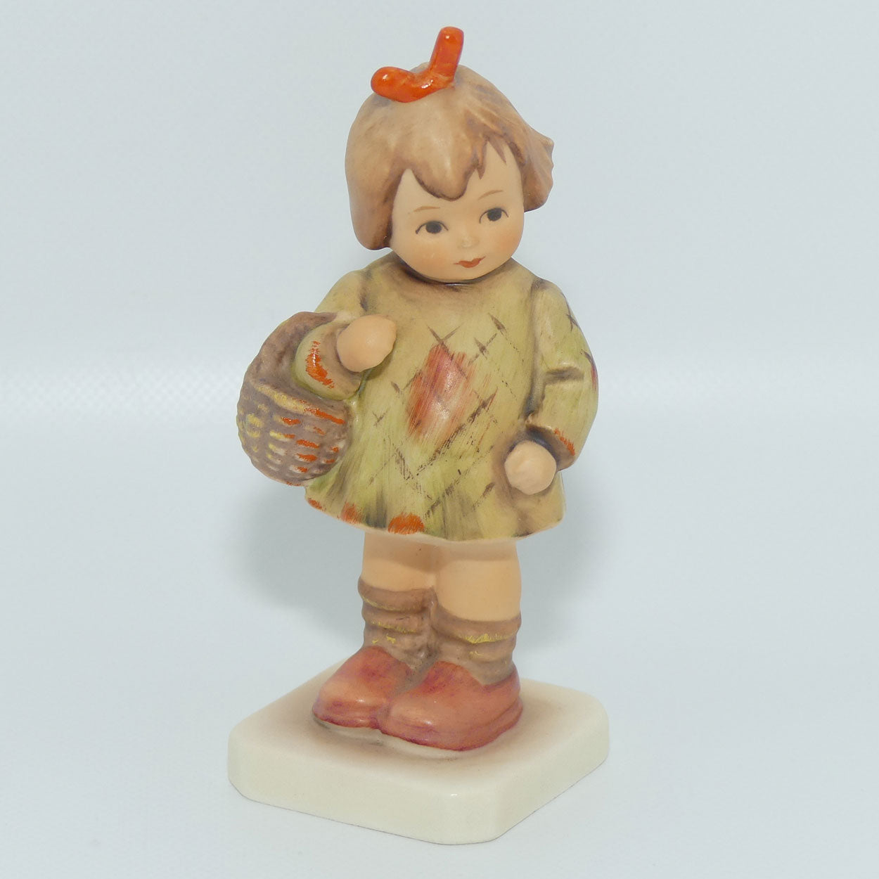 HUM0479 MI Hummel figure I Brought You a Gift | TMK6 | #2