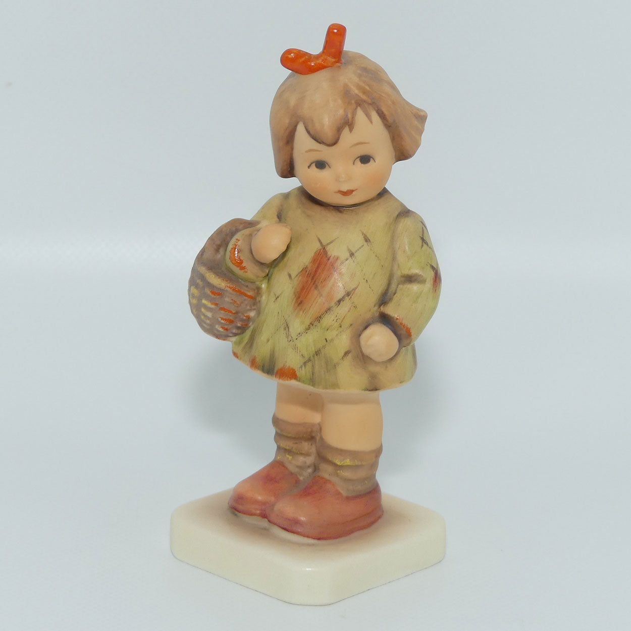 HUM0479 MI Hummel figure I Brought You a Gift | TMK6 | #2