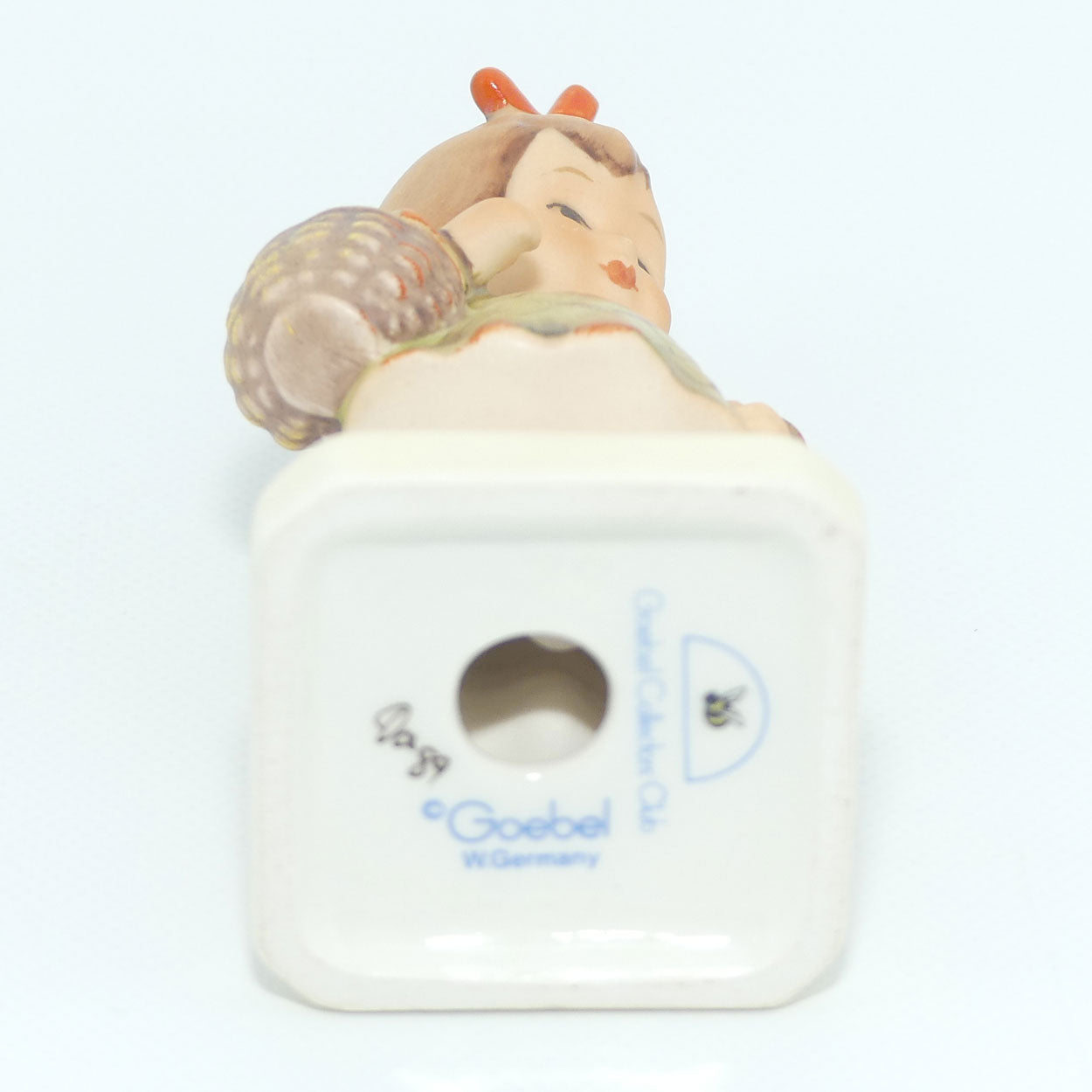 HUM0479 MI Hummel figure I Brought You a Gift | TMK6 | #2