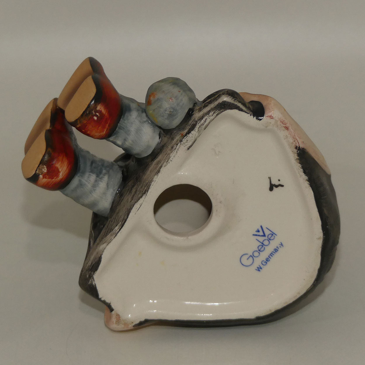 hum69-mi-hummel-figure-happy-pastime