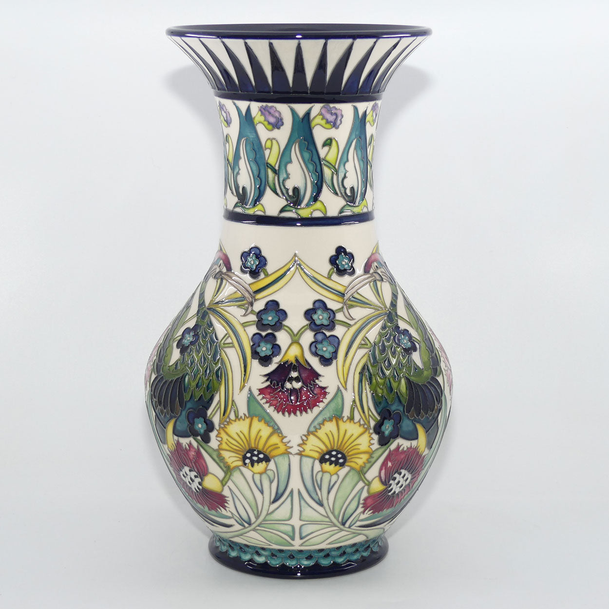 Moorcroft Pottery | Iznik vase | Shape 49/13 | Limited Edition of 50 pieces | William De Morgan collection