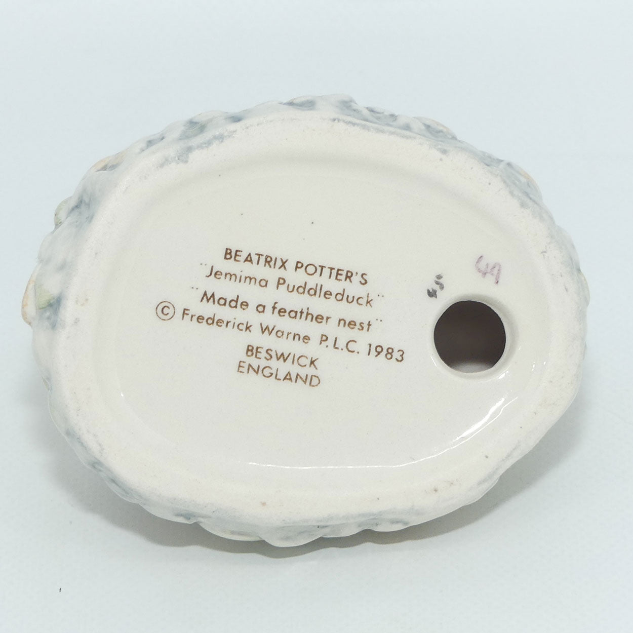 beswick-beatrix-potter-jemima-puddleduck-made-a-feather-nest-bp3b-purple-2