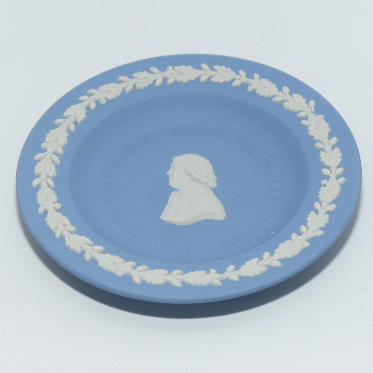 wedgwood-jasper-white-on-pale-blue-250th-anniversary-josiah-wedgwood-1730-1980
