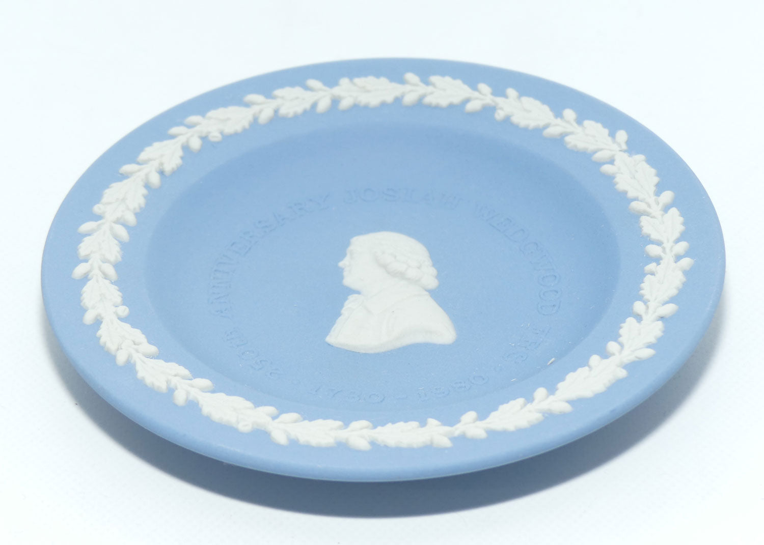 wedgwood-jasper-white-on-pale-blue-250th-anniversary-josiah-wedgwood-1730-1980