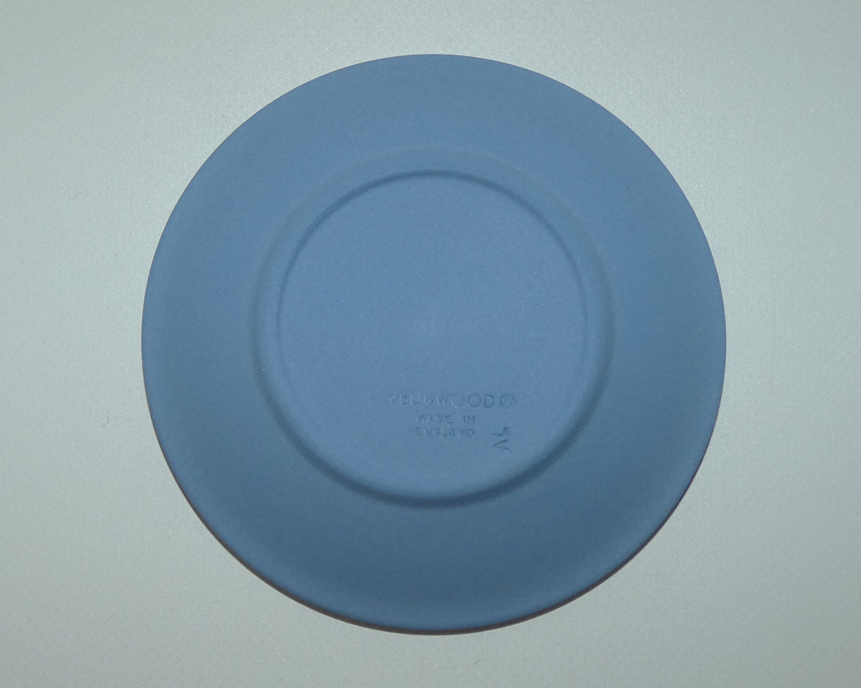 wedgwood-jasper-white-on-pale-blue-maidens-with-pegasus-tiny-plate-7-5cm