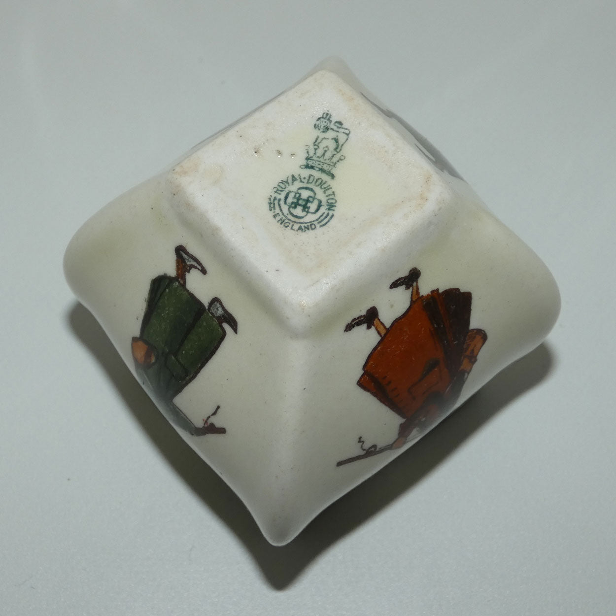 royal-doulton-izaak-walton-gallant-fishers-miniature-vase