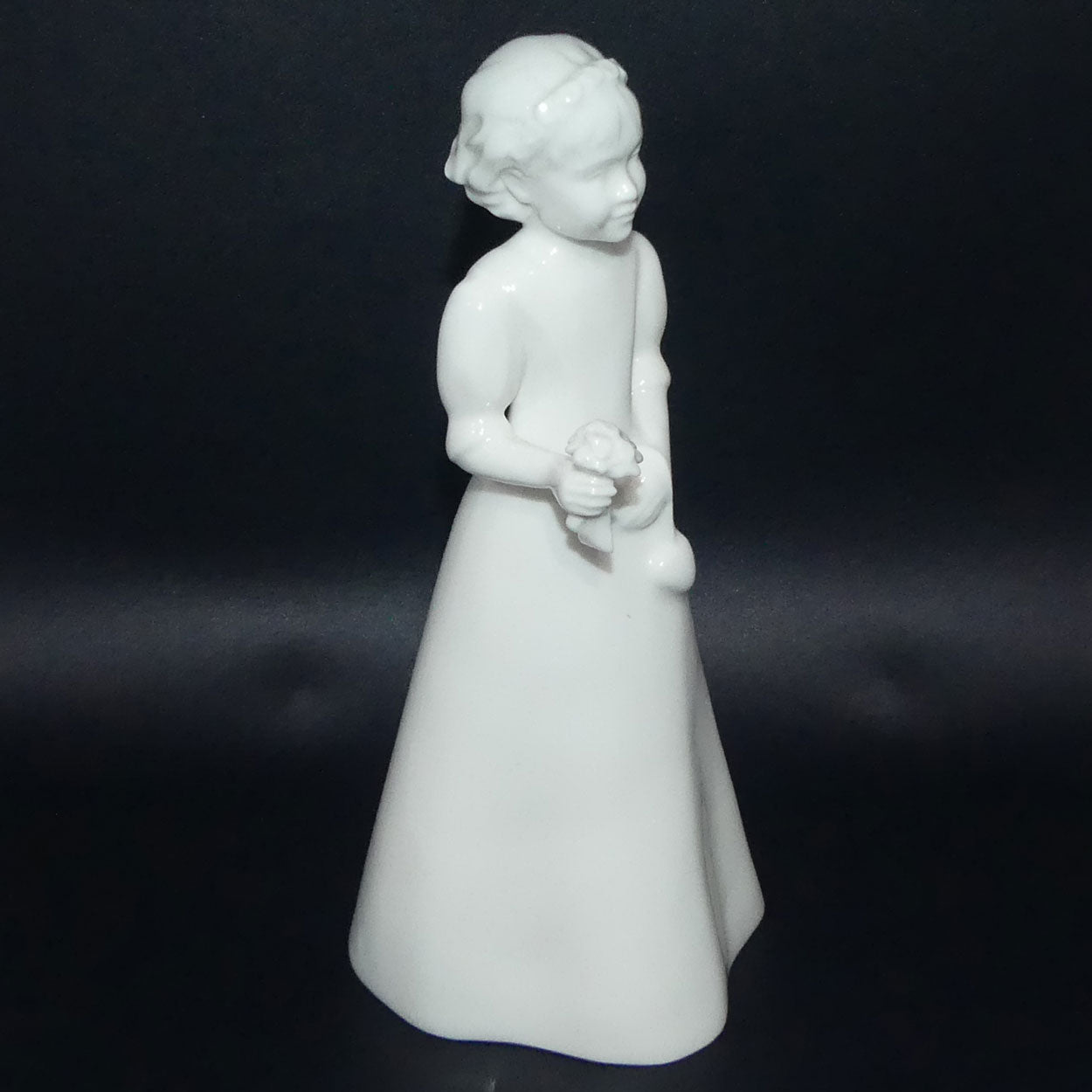 Coalport figurine | Moments by Coalport | Pretty as a Picture