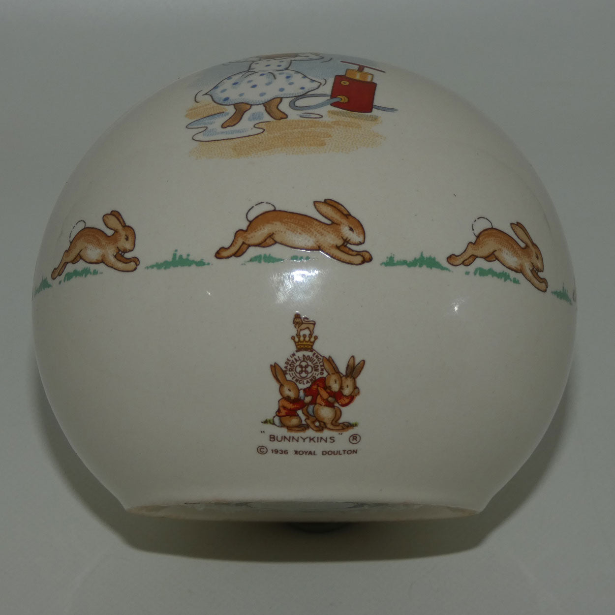 royal-doulton-bunnykins-money-ball-pumping-water