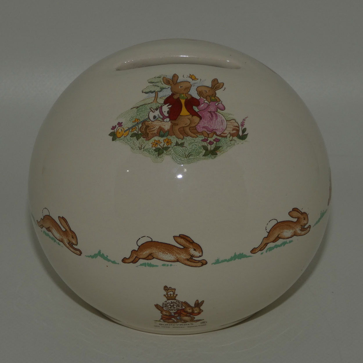 royal-doulton-bunnykins-money-ball-vege-stall-eating-apples
