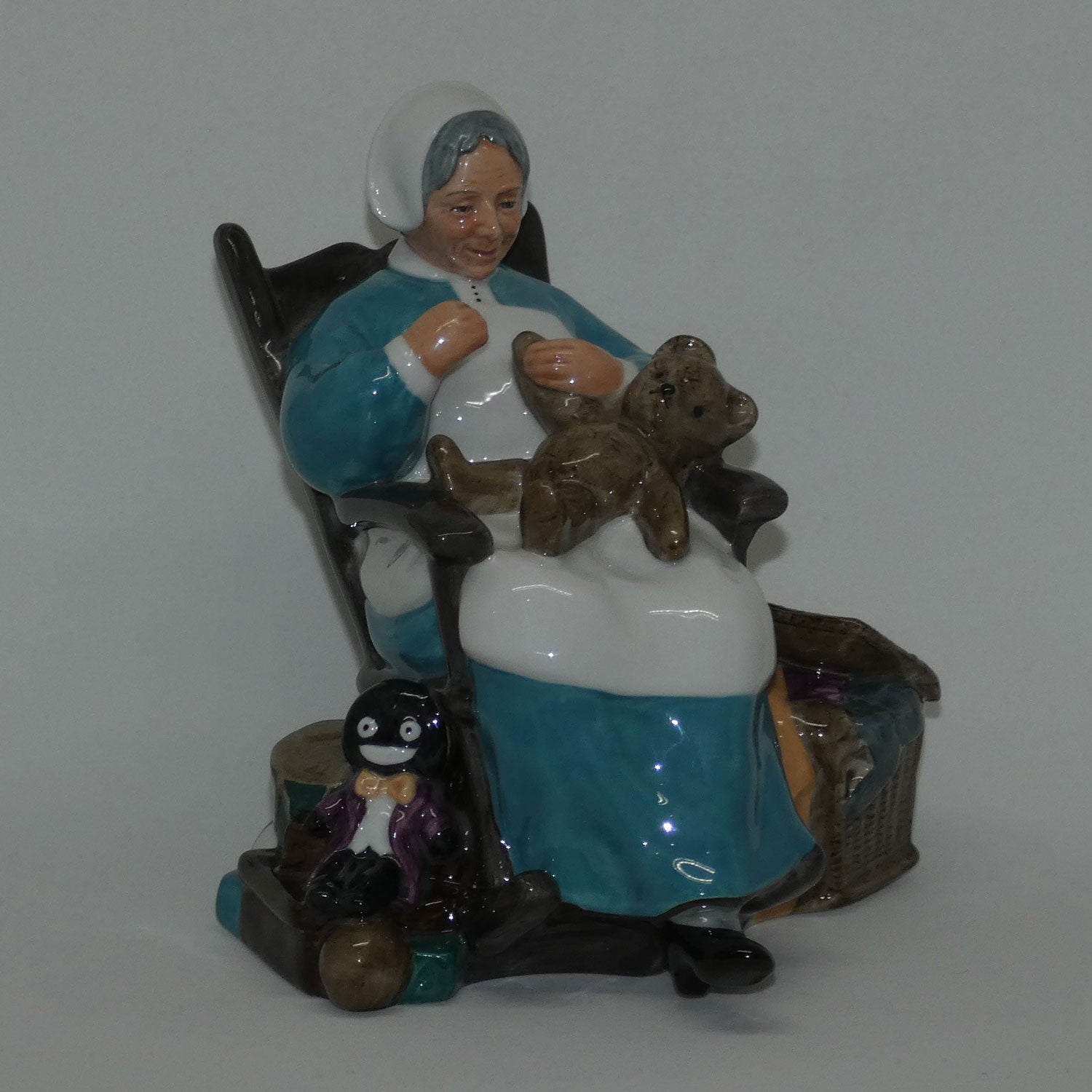 hn2221-royal-doulton-figure-nanny