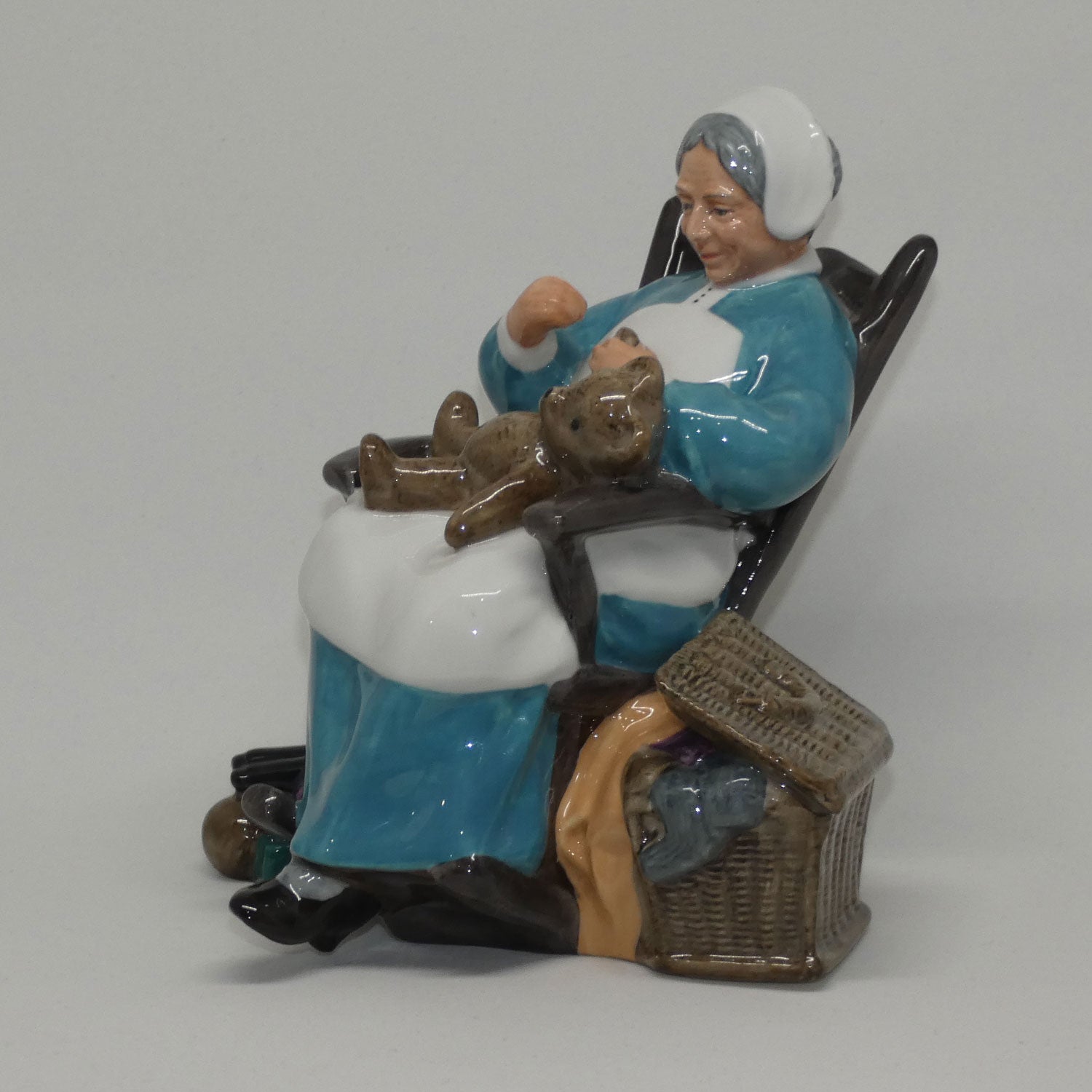hn2221-royal-doulton-figure-nanny