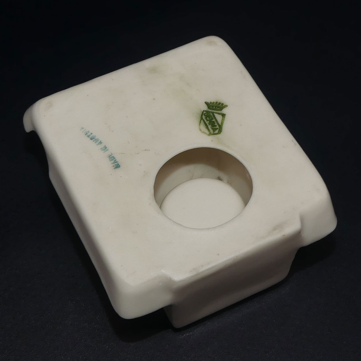 gemma-austria-new-south-wales-coat-of-arms-crested-miniature