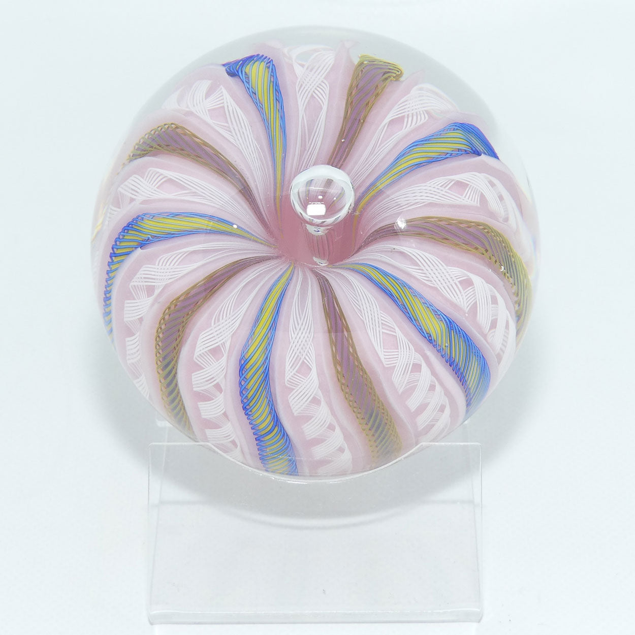 john-deacons-scotland-bubble-crown-large-paperweight-pink