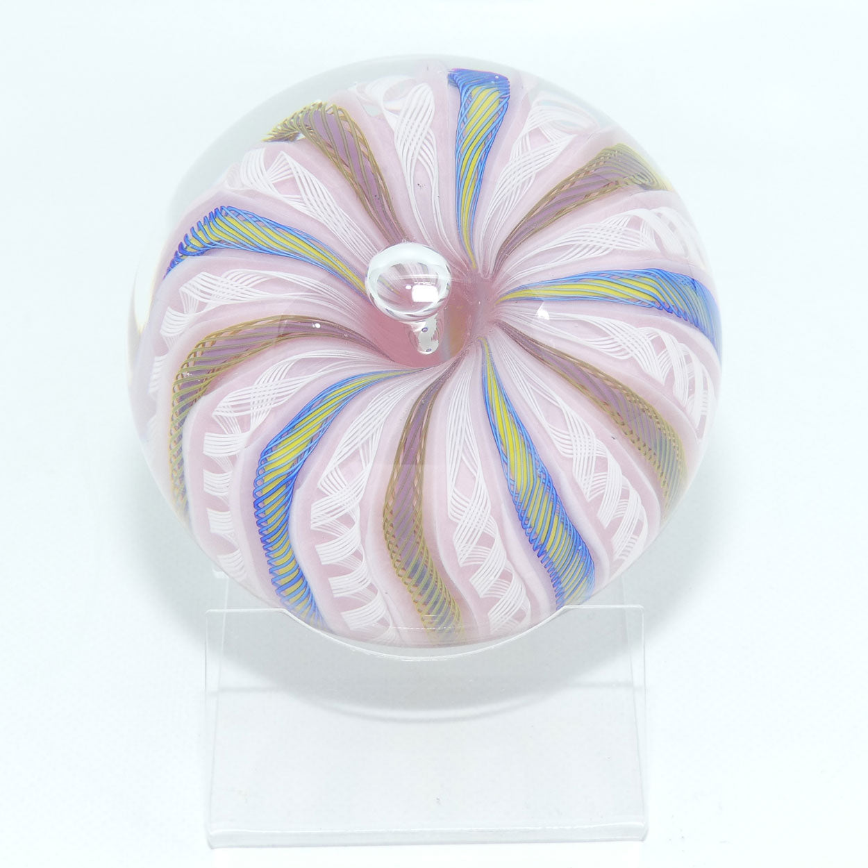 john-deacons-scotland-bubble-crown-large-paperweight-pink