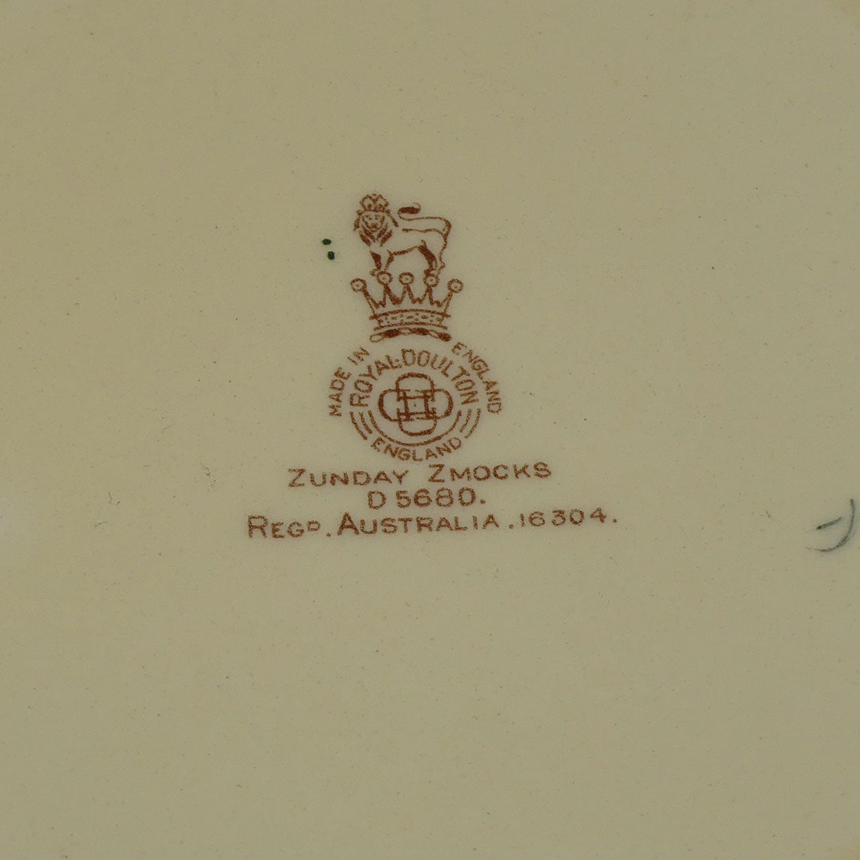 royal-doulton-zunday-zmocks-square-plate-d5680