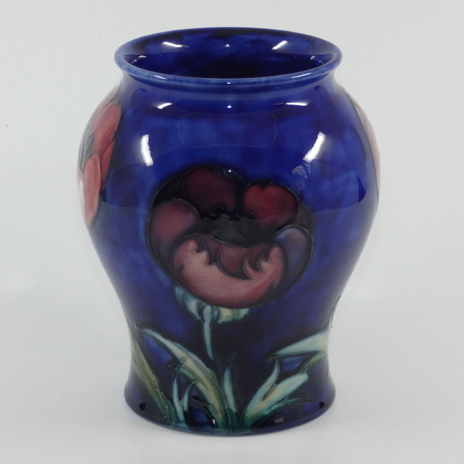 william-moorcroft-poppies-squat-bulbous-vase-large-poppies