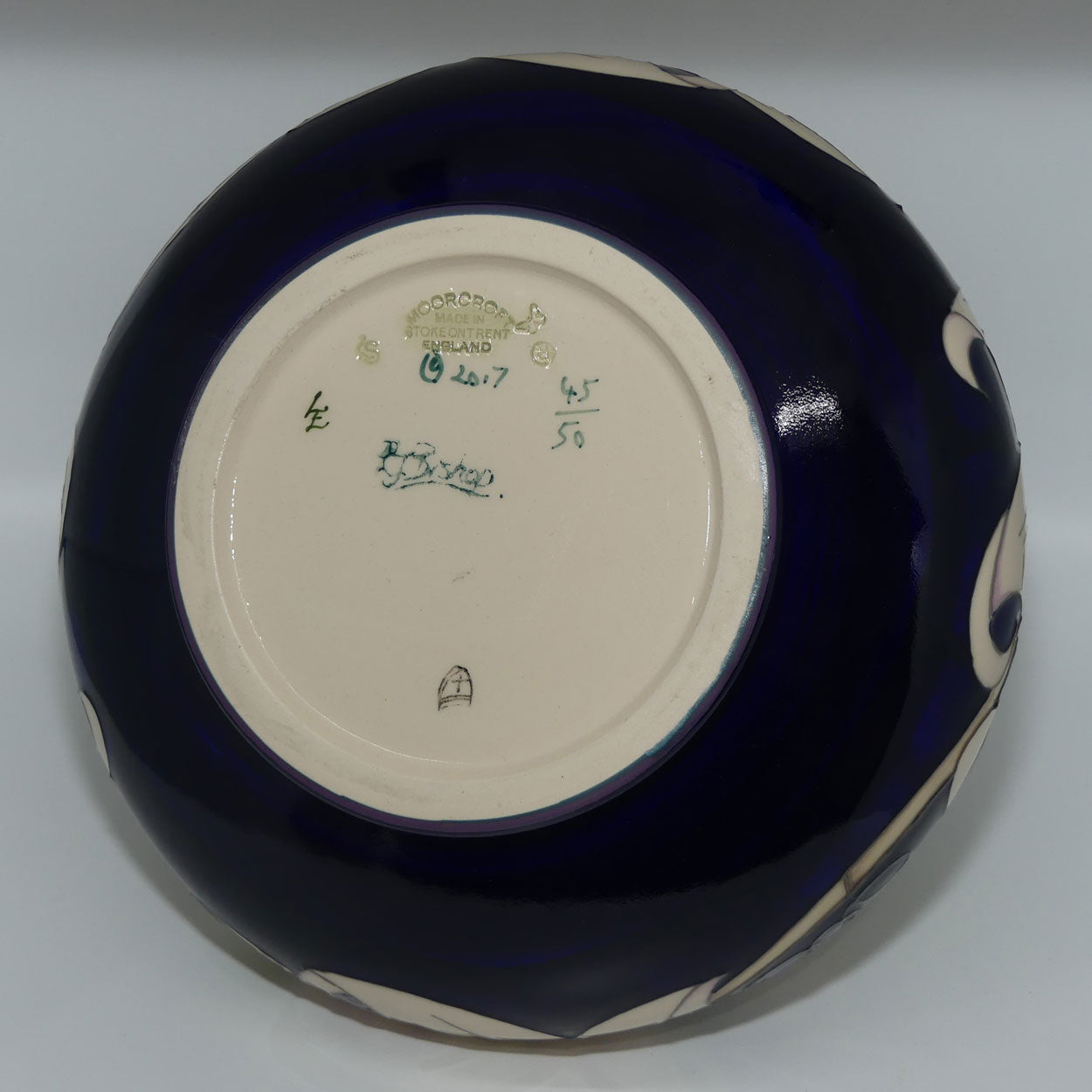 Moorcroft Pure Innocence 32/8 vase | LE 45/50