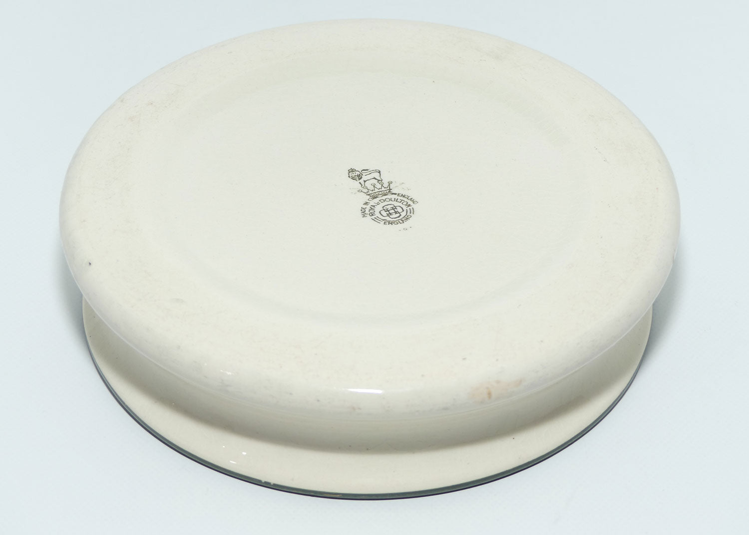 Royal Doulton Hunting | The Quorn Hunt baby plate D4468 | Scene 1 Two huntsmen, hats aloft | Issued 1924 - 1945