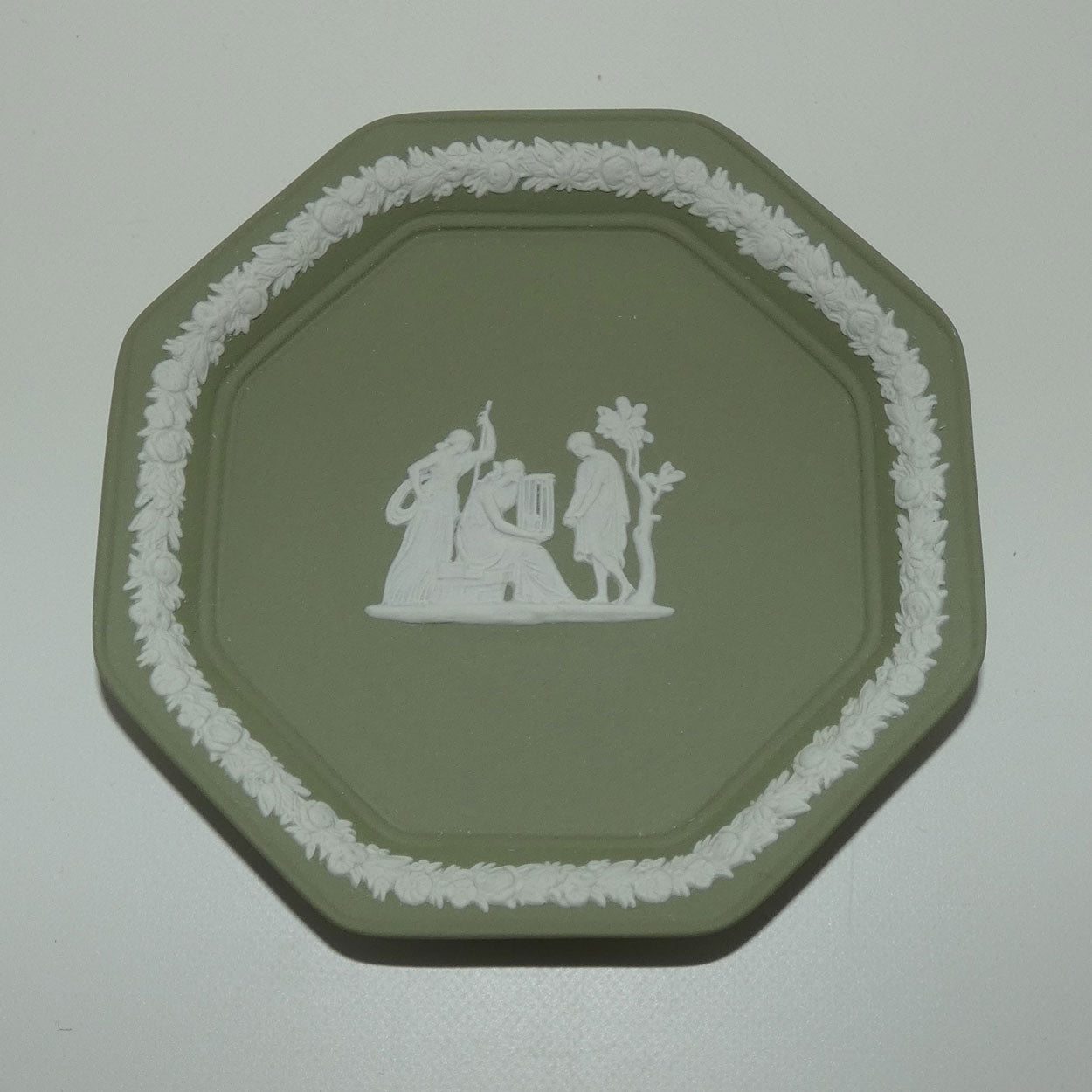 wedgwood-jasper-white-on-sage-green-maidens-and-cage-octagonal-tray-2