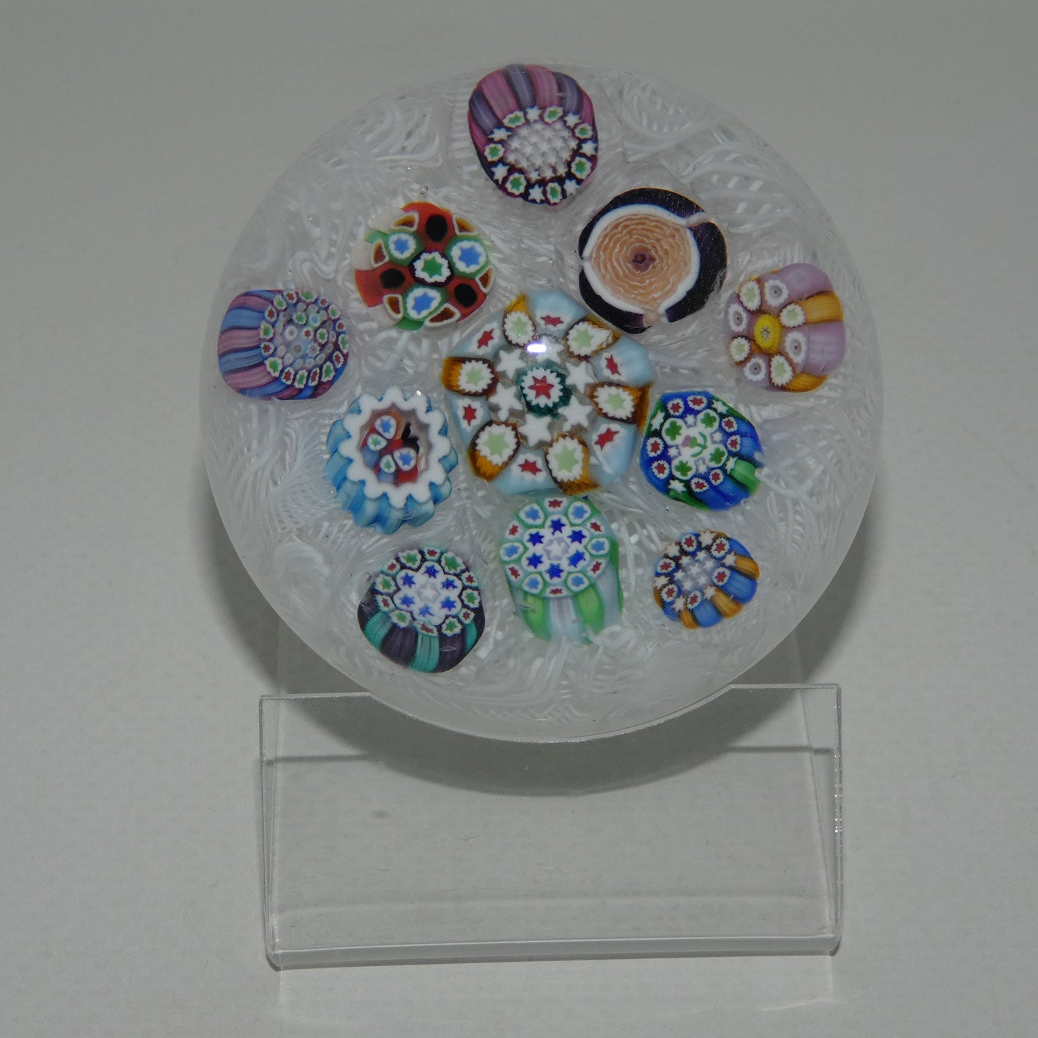 john-deacons-scotland-scattered-millefiori-on-white-lace-medium-paperweight
