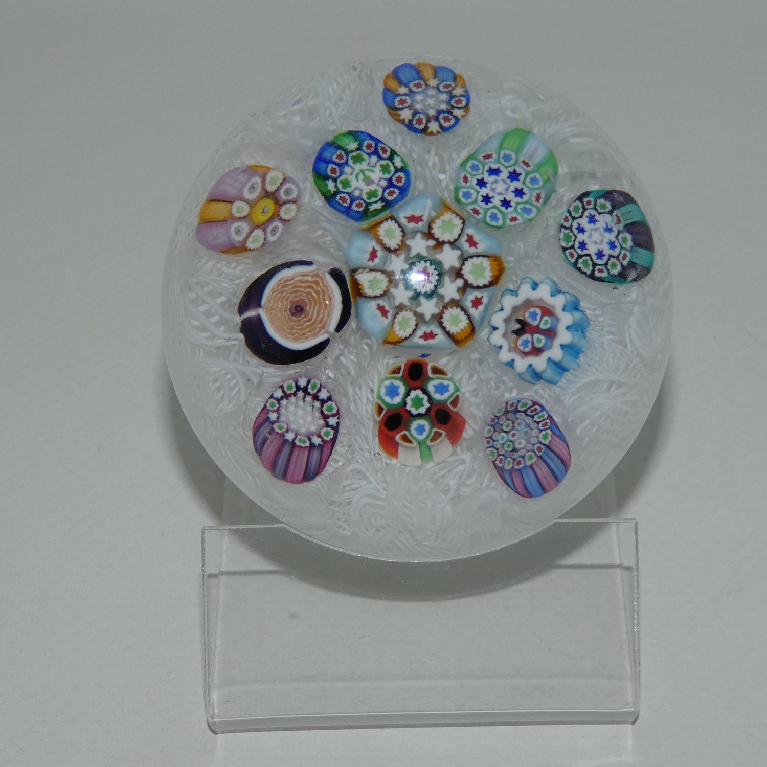 john-deacons-scotland-scattered-millefiori-on-white-lace-medium-paperweight